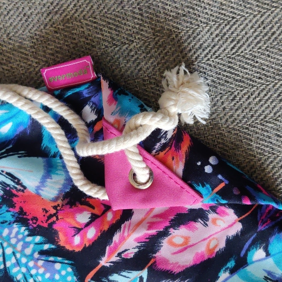 Feather Drawstring Bag - Picture 4 of 5